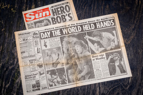Reportagens de jornais ingleses destacando o Live Aid, festival de música realizado no dia 13 de julho de 1985.[1]